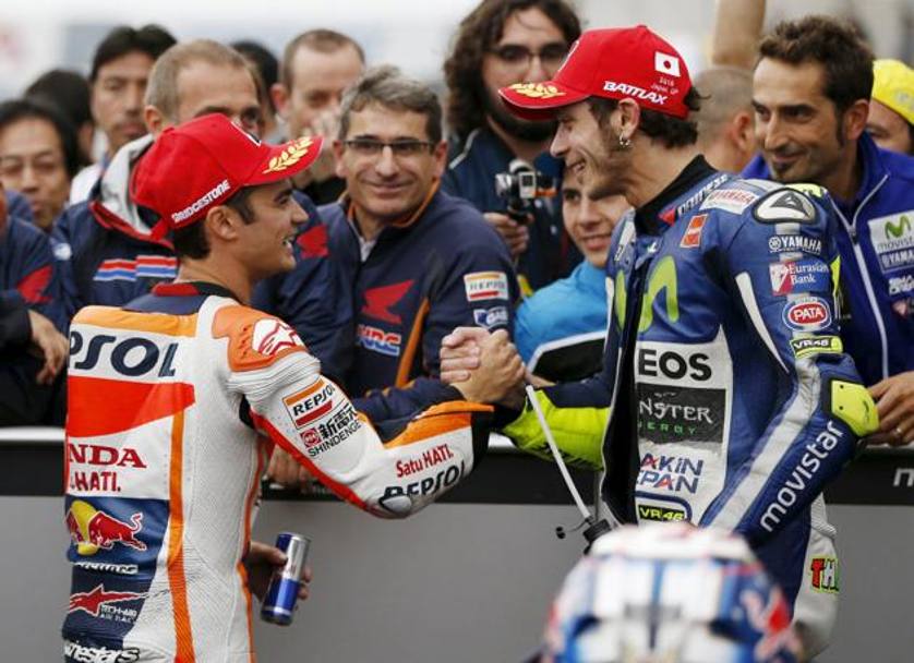 Scambio di complimenti fra Pedrosa e Rossi, i due vincitori di Motegi. Reuters